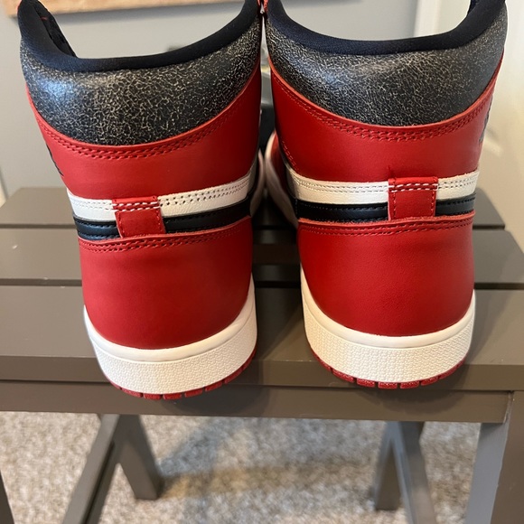 Aire Jordan 1 Retro High OG Chicago - Picture 5 of 9